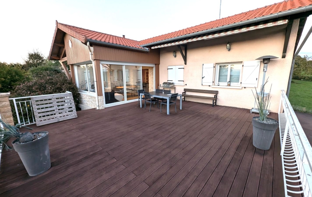  CHAUVET IMMOBILIER : House | BOYER (42460) | 156 m2 | 324 000 € 