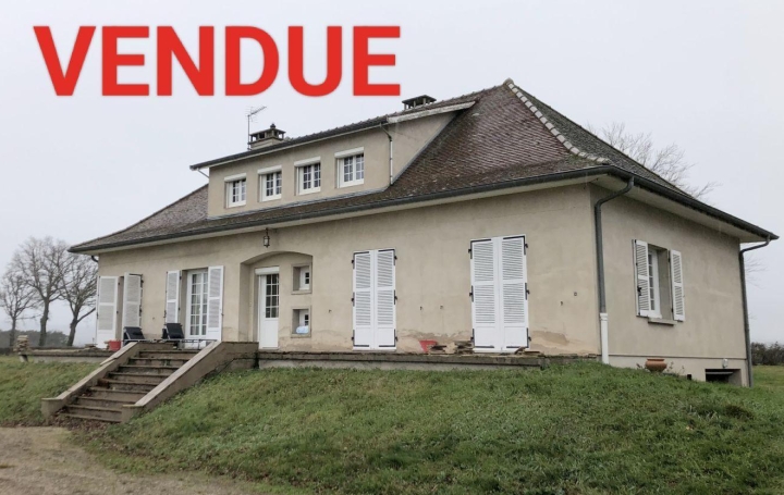 Maison LA PACAUDIERE 200 m2 190 000 € Maison LA PACAUDIERE 200 m2 190 000 €