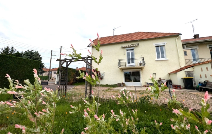 Maison LE COTEAU 137 m2 222 000 € Maison LE COTEAU 137 m2 222 000 €