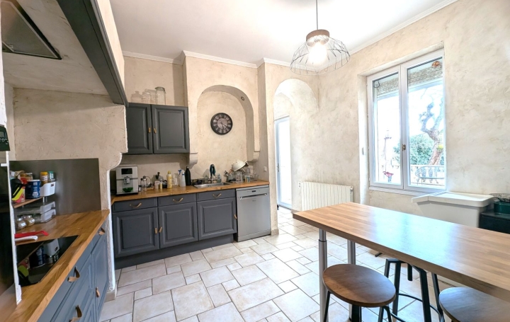 Maison   SAINT-LEGER-SUR-ROANNE  310 m2 330 000 € 